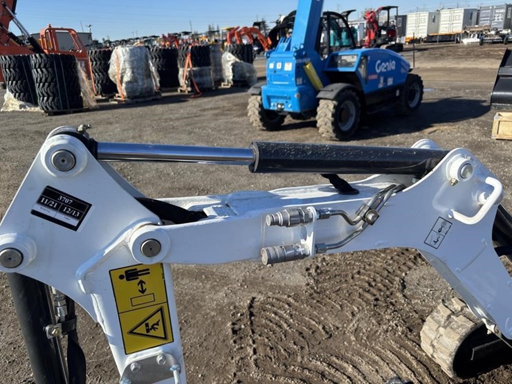 2022-bobcat-e10e-hydraulic-excavator-image-17