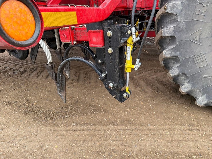 2016-bourgault-3320-66-image-30