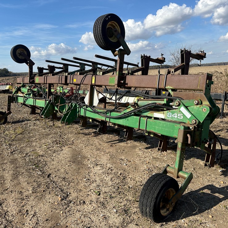 JOHN DEERE 845