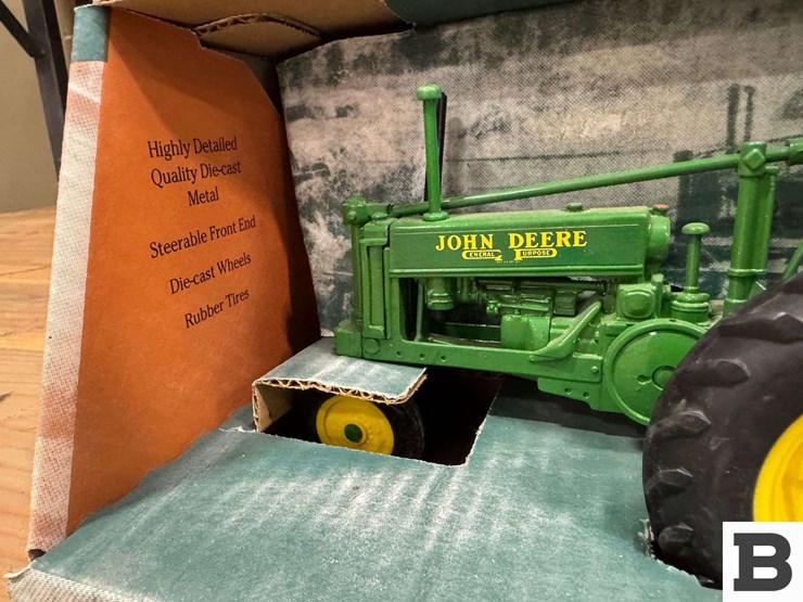 ertl-die-cast-replica-1937-john-deere-model-"b"-tractor-1:16-scale-image-3