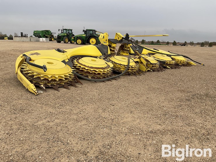 2023-john-deere-772-image-3