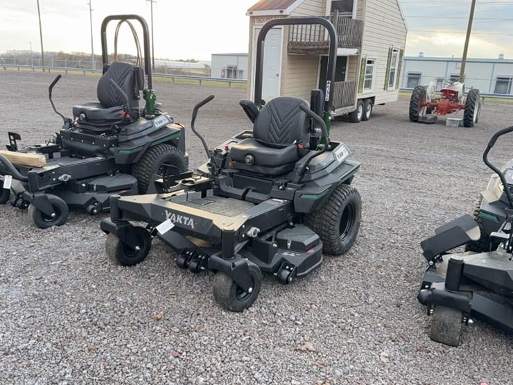 #3075-•-yakta-yxr-710-zero-turn-lawn-mower-image-1