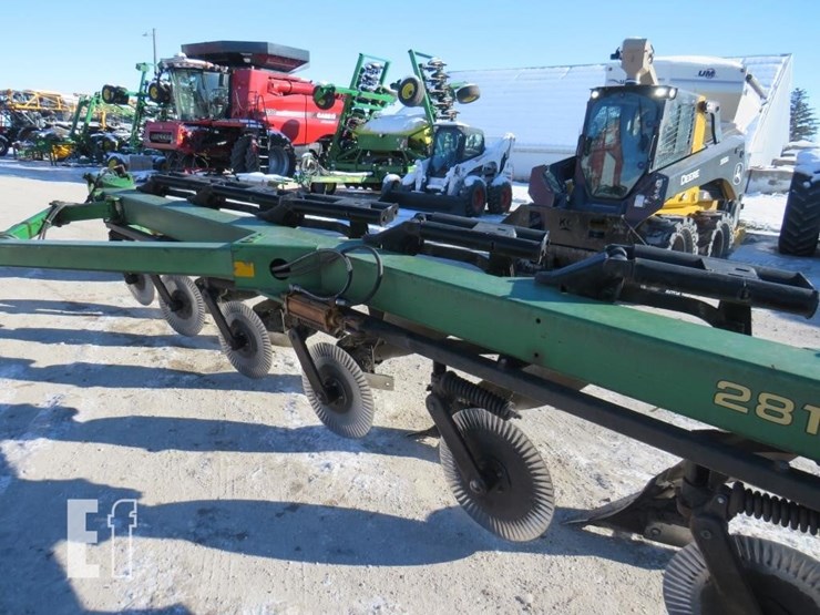 john-deere-2810-image-10