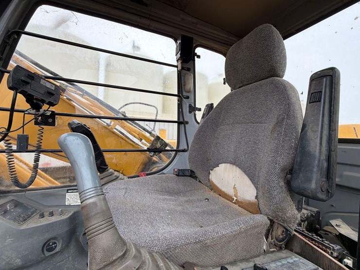 deere-160-lc-image-30