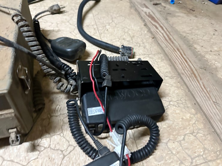 #34446-•-kenwood-tkr-20-receiver,-3-radios,-&-2400watt-power-inverter-location:-site-1e-image-5