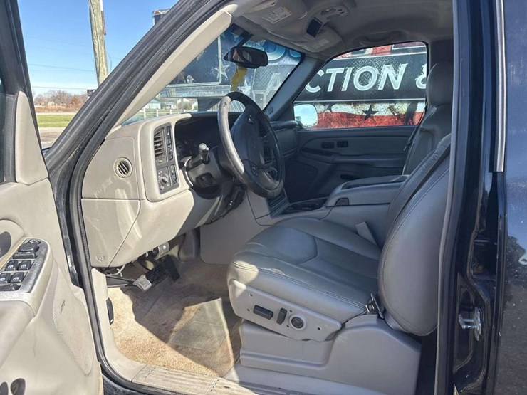 2005-gmc-sierra-2500-image-13