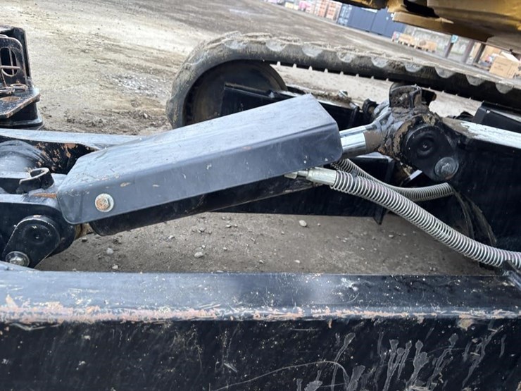 2022-caterpillar-302.7cr-image-18