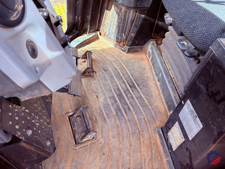 2019-caterpillar-d6t-xw-image-106