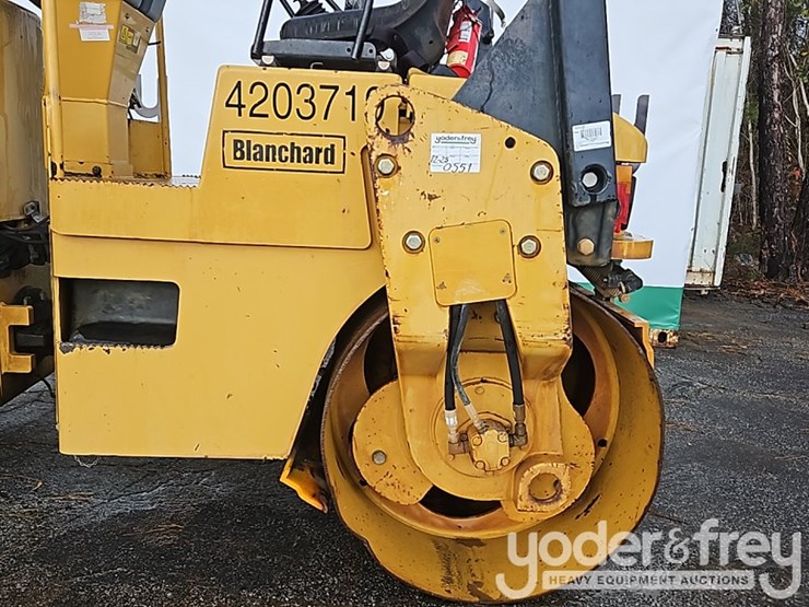 2011-caterpillar-cb34b-image-18
