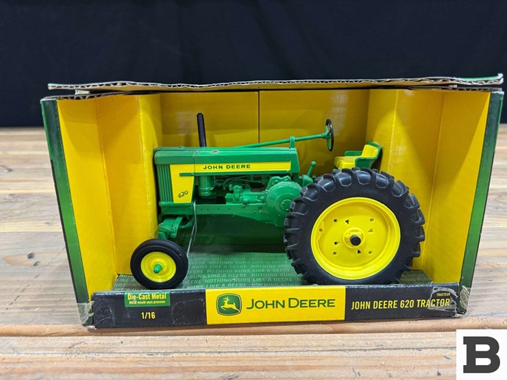 ertl-die-cast-replica-john-deere-620-tractor-1:16-scale-image-2