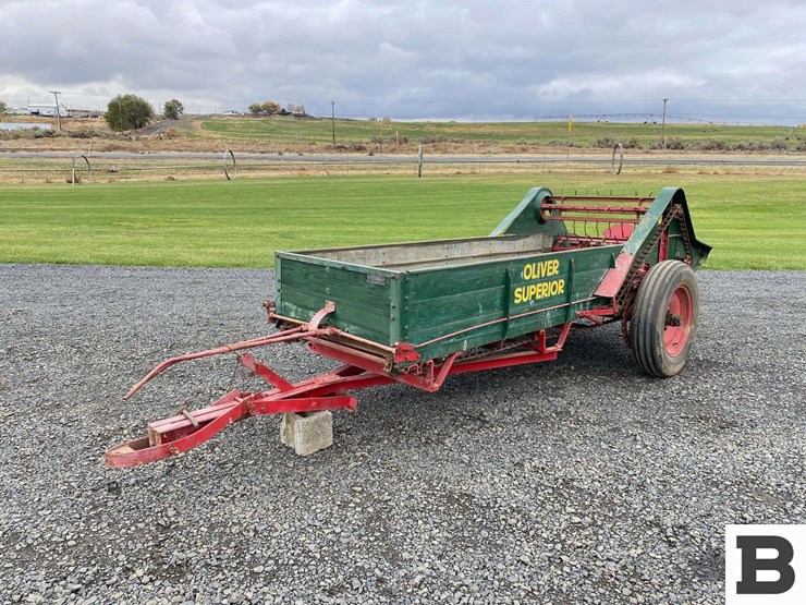 oliver-superior-vintage-manure-spreader-image-1