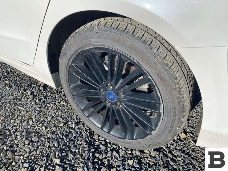 2016-ford-fusion-sedan-image-17