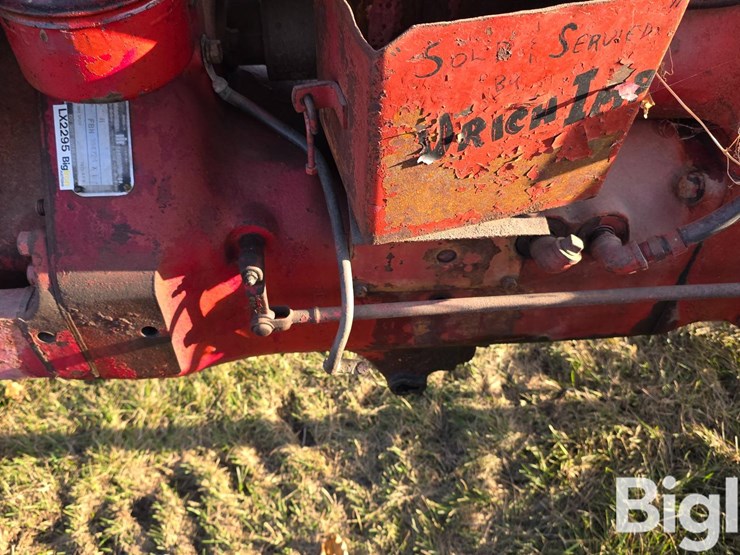 1952-farmall-h-2wd-tractor-image-14