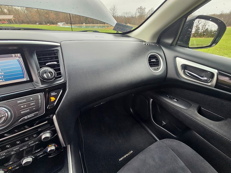 2013-nissan-pathfinder-image-33