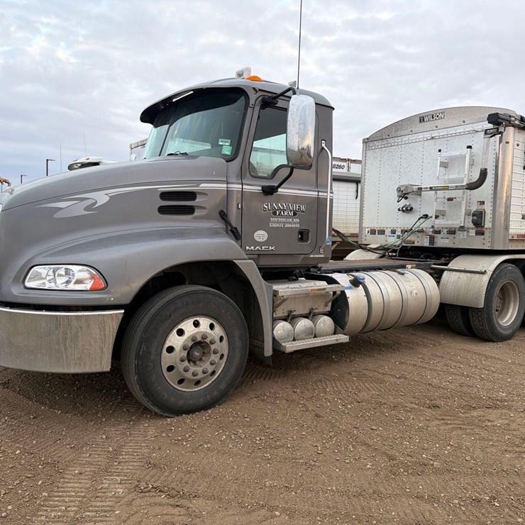 2014 Mack CXU613 Semi
