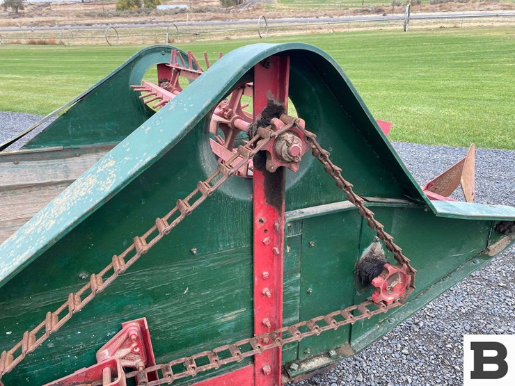 oliver-superior-vintage-manure-spreader-image-17