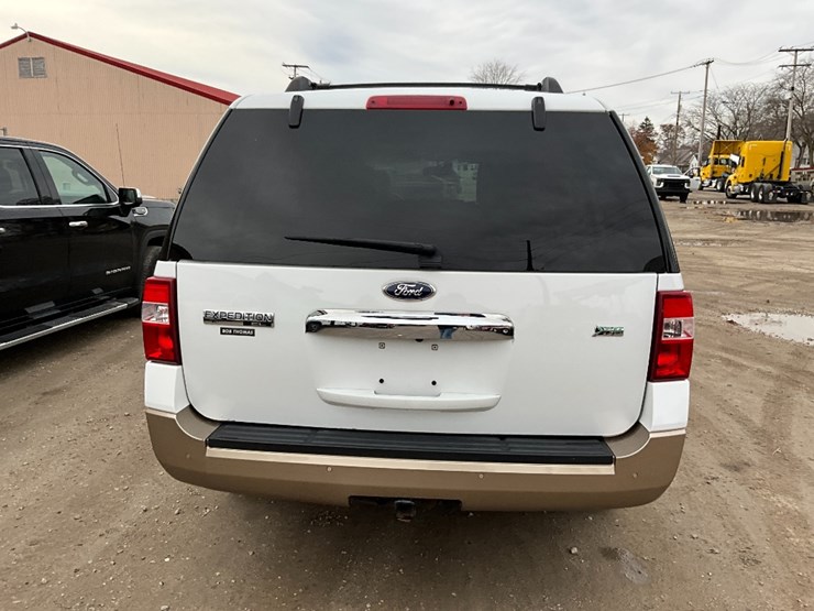 2014-ford-expedition-xlt-image-10