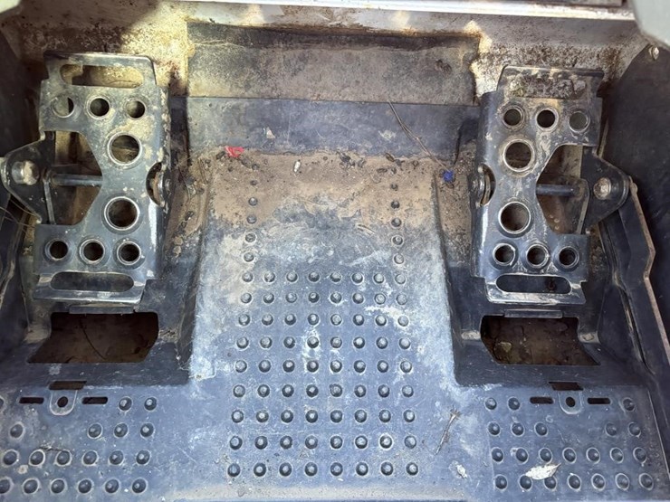 2013-bobcat-t550-image-32