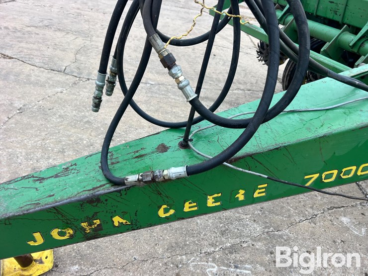john-deere-7000-image-11