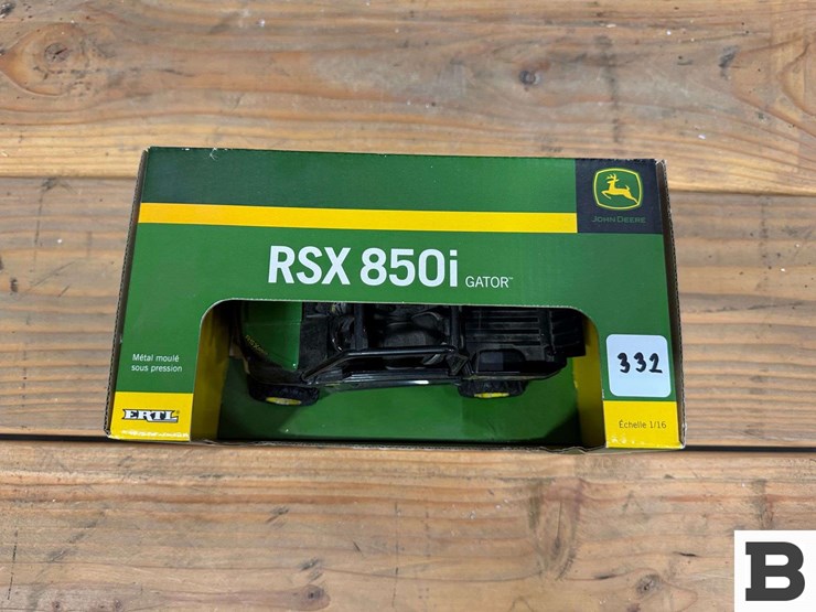 ertl-die-cast-replica-john-deere-rsx-850i-gator-1:16-scale-image-3