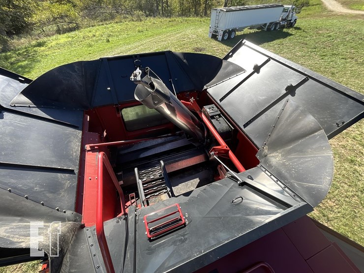 2012-case-ih-7130-image-40