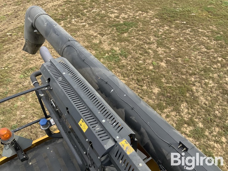 2013-new-holland-cr7090-image-12