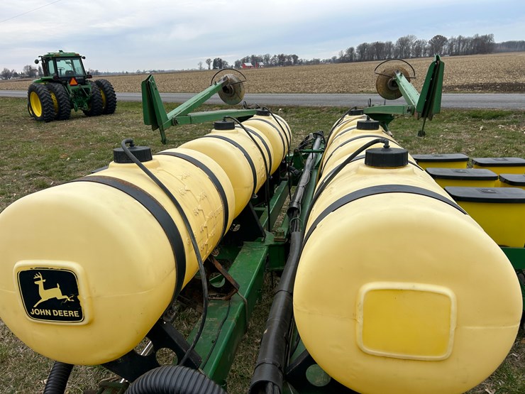 john-deere-7200-image-42