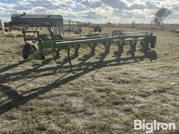 john-deere-7-image-1