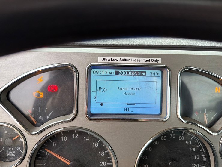 2014-mack-cxu613-semi-image-24