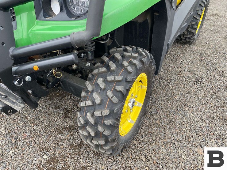 2021-john-deere-gator-image-11