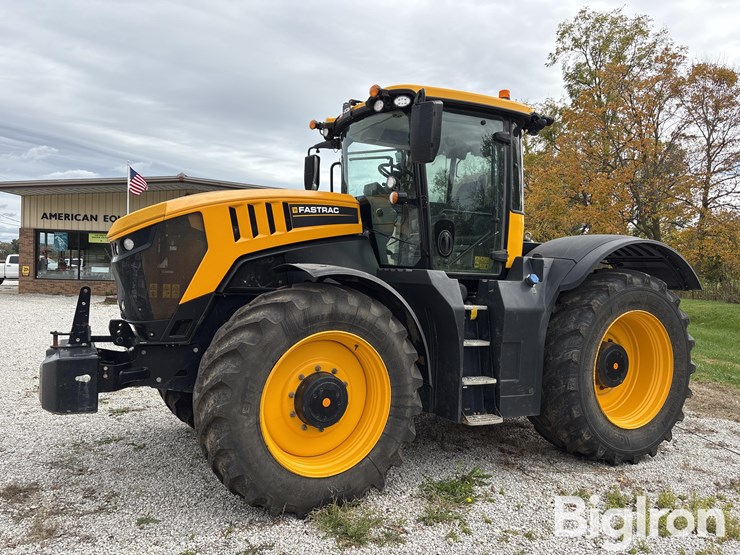 2022-jcb-8330-4wd-tractor-image-1