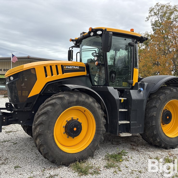 2022 JCB 8330 4WD Tractor