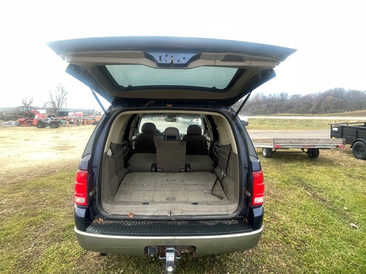2004-ford-explorer-image-32