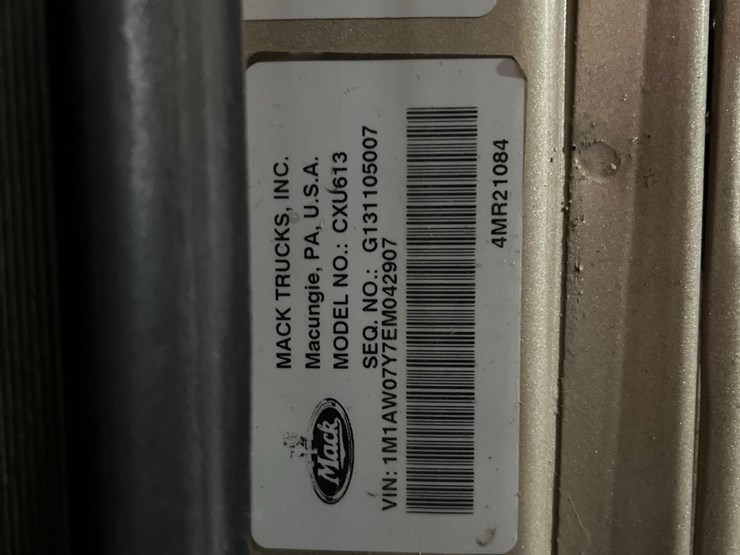 2014-mack-cxu613-semi-image-8
