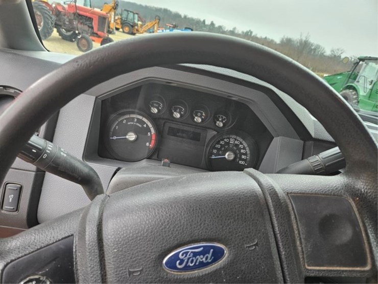 2016-ford-550-image-41