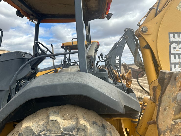 deere-310sg-image-32