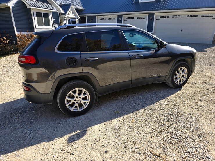 2016-jeep-cherokee-image-21