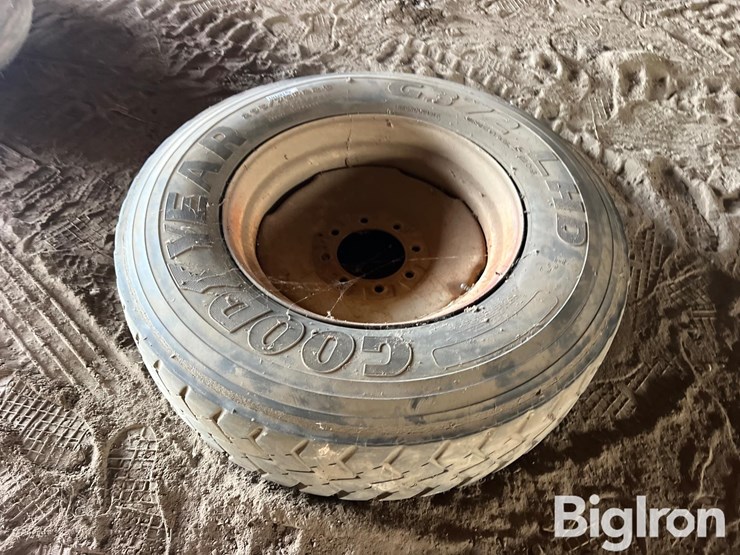 goodyear-295/75r22.5-8-bold-rim-image-6