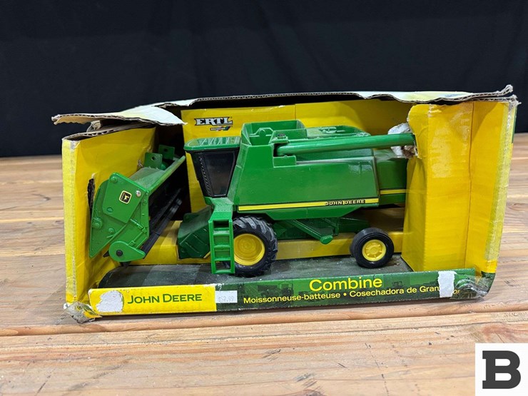 ertl-die-cast-replica-john-deere-maximizer-combine-..-scale-image-2