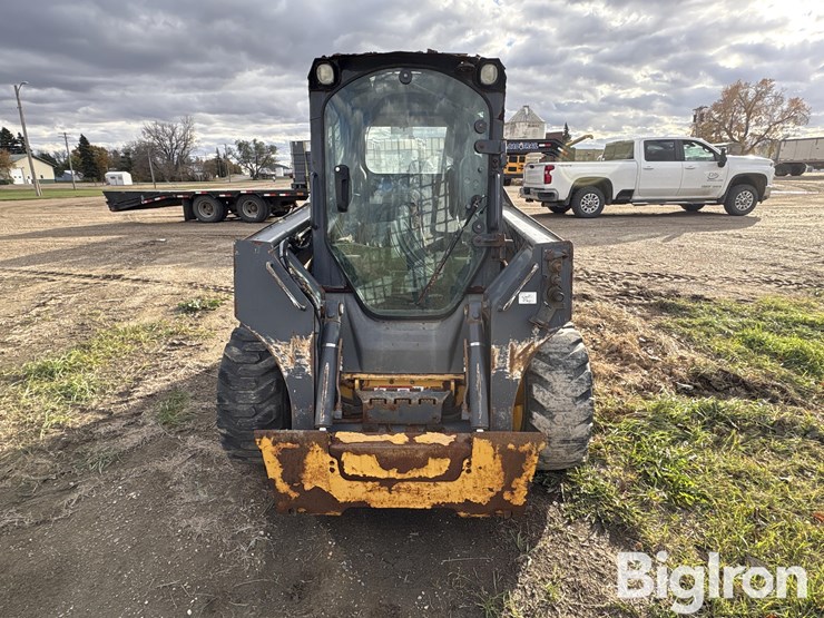 2013-deere-320e-image-2
