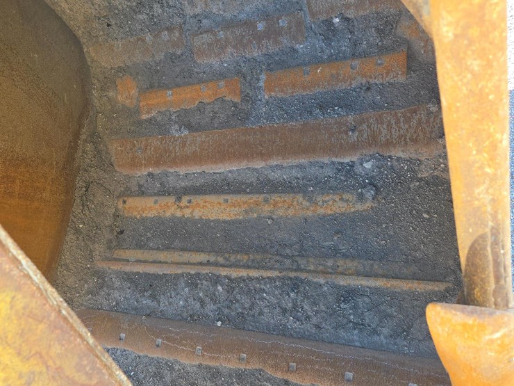 2005-caterpillar-330cl-image-9