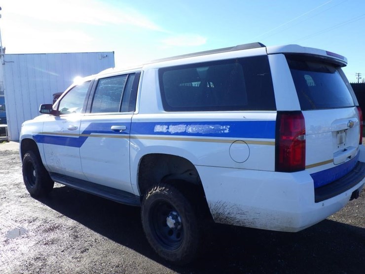 2019-chevrolet-suburban-image-4