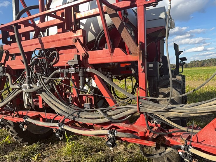 case-ih-3185-patriot-sprayer-image-32