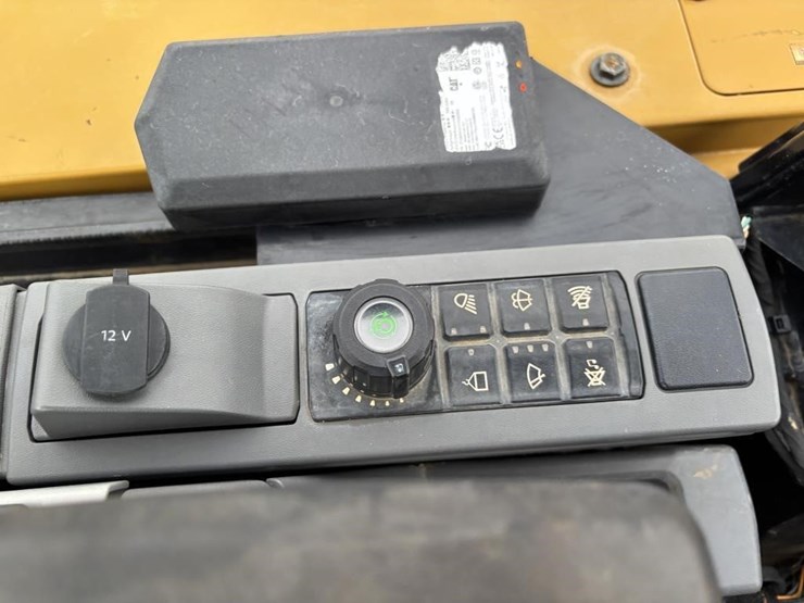 2022-caterpillar-302.7cr-image-34