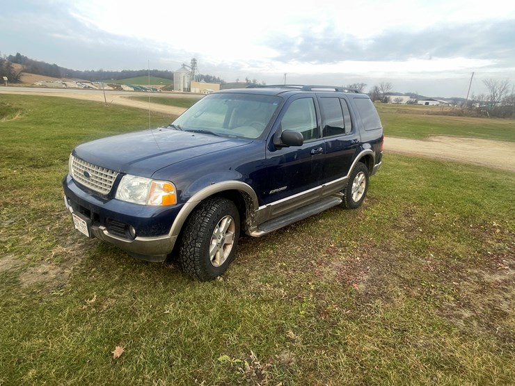 2004-ford-explorer-image-1
