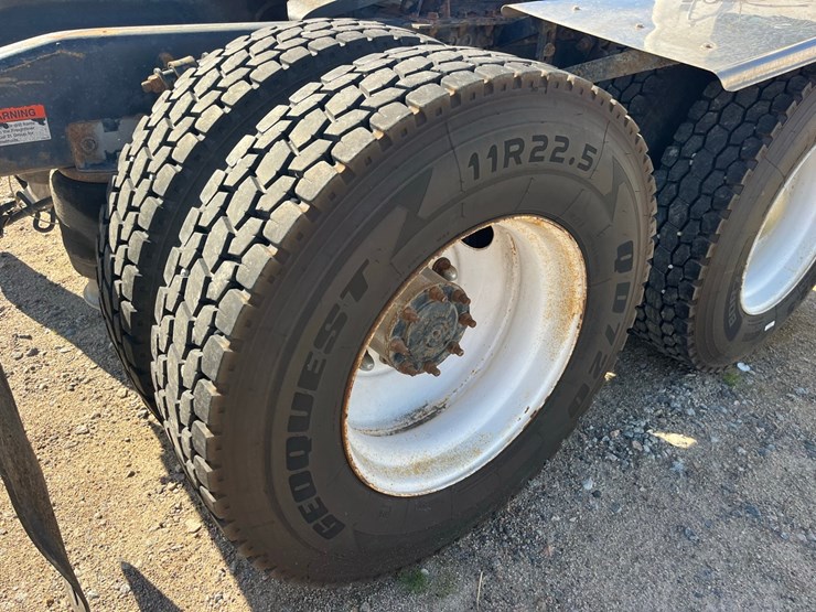 2007-freightliner-cloumbia-120,450-hp-mercedes,-10-speed,-good-rubber,-11r-22.5-tires-on-budd-wheels,-cold-ac,-clean-clean-truck,-779,000-miles,-image-12