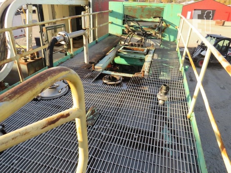 2015-caterpillar-c9-image-15