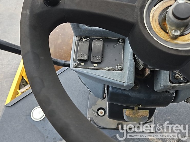 2013-caterpillar-cs44-image-27