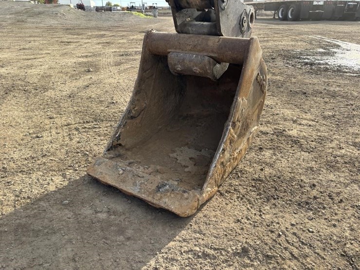 2012-takeuchi-tb180fr-image-11