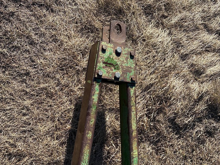 john-deere-230-image-9